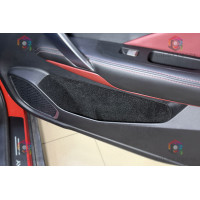Обшивка самоклеящимся карпетом в дверные карманы Geely Coolray I 2019-2024